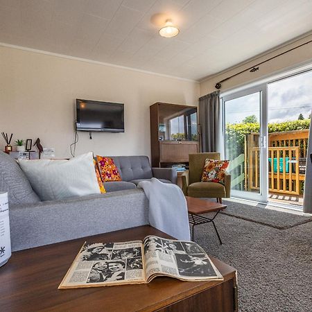 Central Riverside Retreat - Taupo Holiday Home Exterior photo