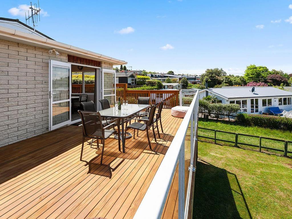 Central Riverside Retreat - Taupo Holiday Home Exterior photo